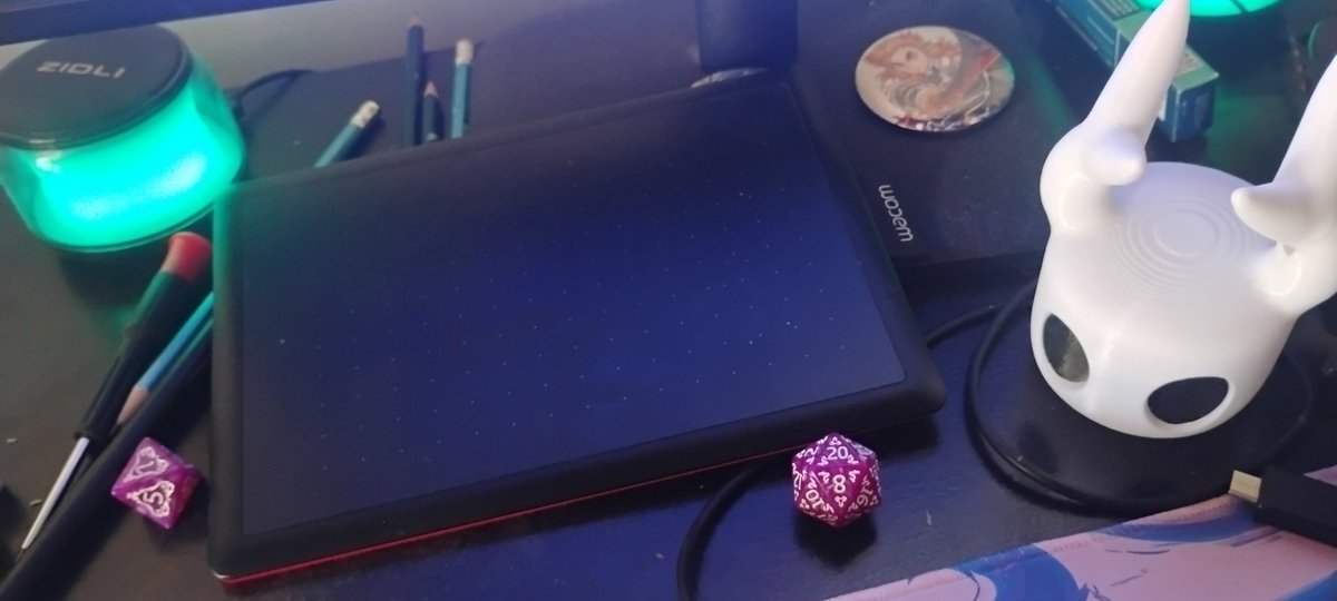 LA TABLET ESTA VIVAAAAA (y yo tengo sueño xd) por fin puedo seguir en digital yeesssss