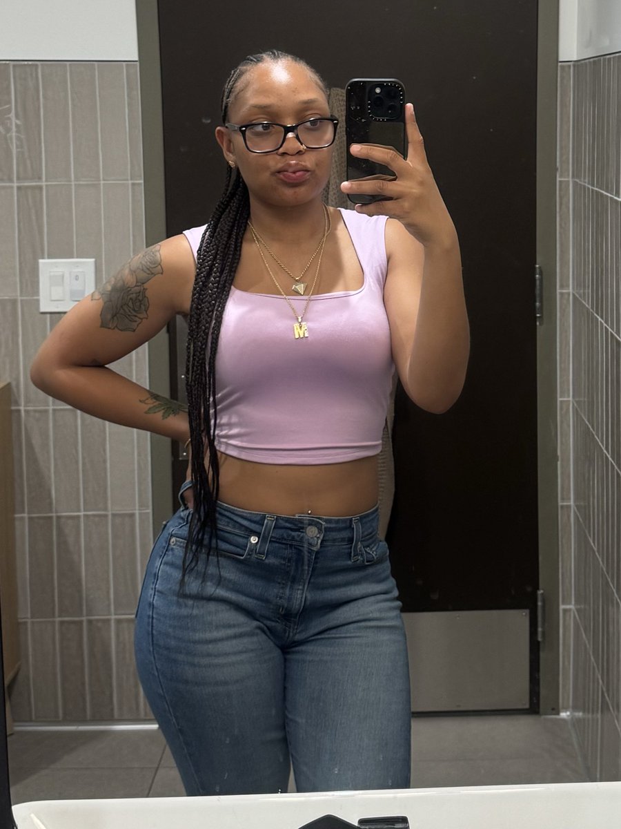 spontaneous 😘 tweet media