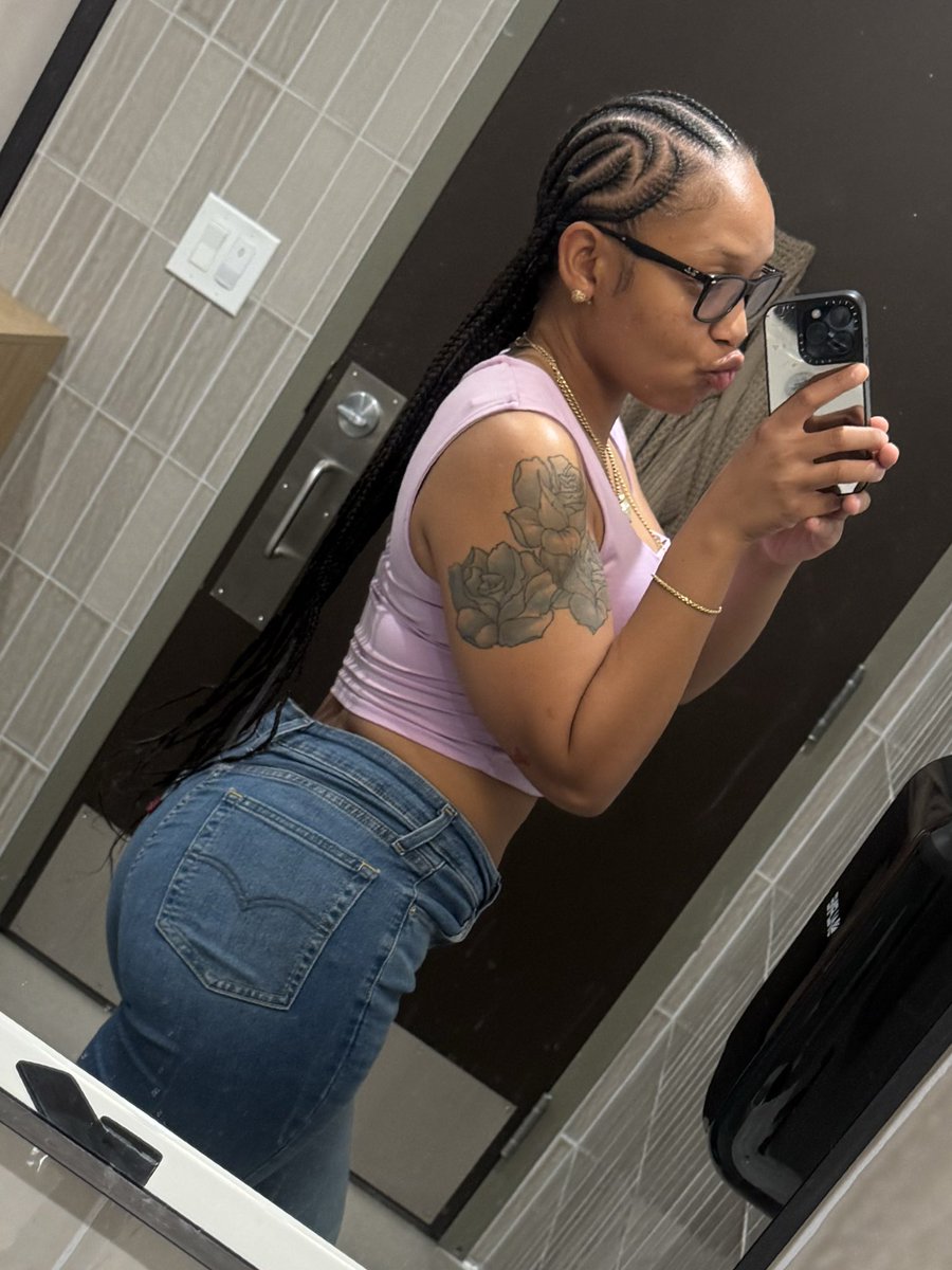 spontaneous 😘 tweet media