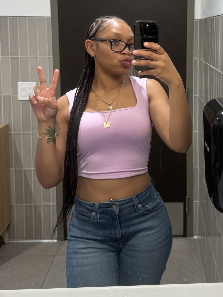 spontaneous 😘 tweet media