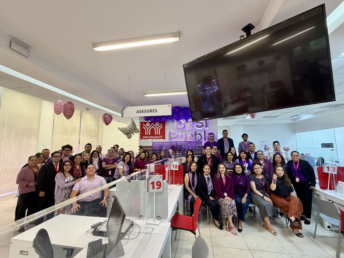 estebiferloza's tweet image. En el #Infonavit #Puebla conmemoramos el #DíaInternacionalDeLaMujer  reconociendo la fuerza, resiliencia y liderazgo de nuestras trabajadoras lideradas por @Claudiashein. Juntos seguimos impulsando la igualdad y el empoderamiento 💜
#DíaInternacionalDeLaMujer #PoderFemenino