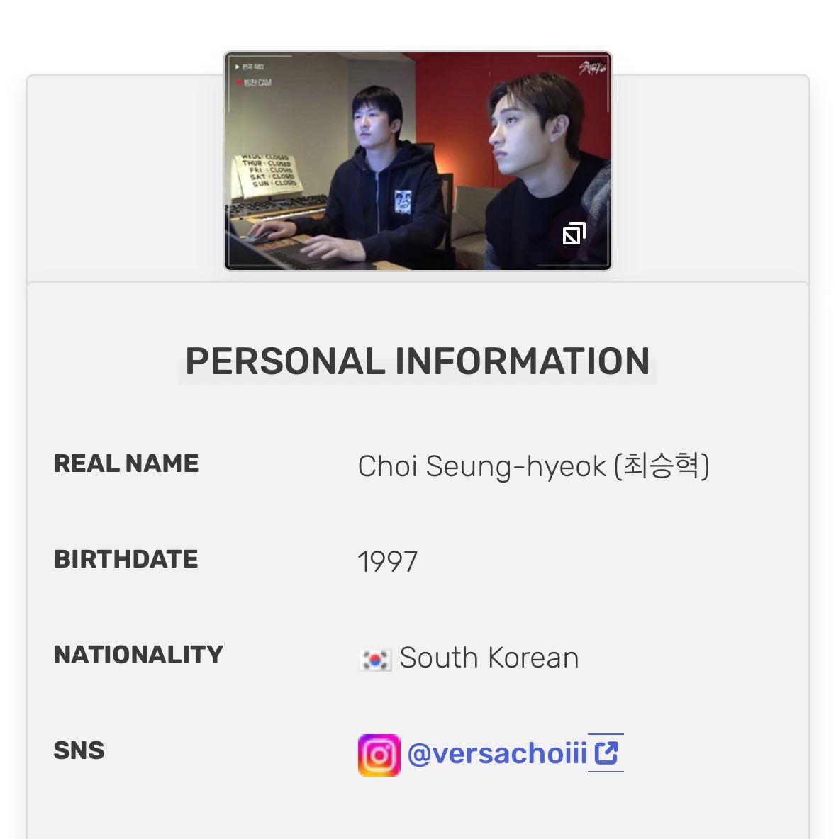 seungscience's tweet photo. I JUST REALIZED SMTH ???? WE'VE BEEN KINDA CHILL THINKING CHAN IS AUSTRALIAN SO OUR FIRST KID TO HAVE TO GO TO MS IS LINO BUT VERSACHOI IS 97 ???? https://t.co/rhQgkyfL8R