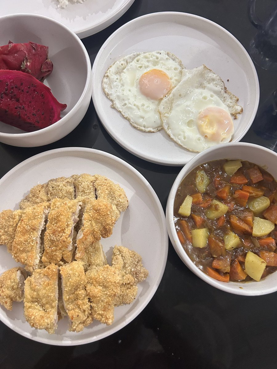 ridwan__p's tweet photo. Japanese curry katsu 😋

Males masak jadi yang sat set aja sahurnya https://t.co/HzYTY0DvAP