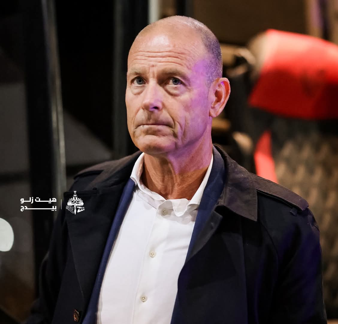 احنا مبقاش لينا شخصية قدام اي فريق في الدوري ، الفريق اللي بينافس ع الهبوط بيجي يلعب عليك كرة وبيلعب احسن منك ، انت بقيت أقل فرقة ف مصر  ك فكر وك حلول هجومية ولا عندك أي حلول دفاعية 

كل هجمات الأهلي بتنتهي عند تريزيجيه وإمام عاشور وهما الاتنين مبيعرفوش الفرق بين مصلحة الفريق