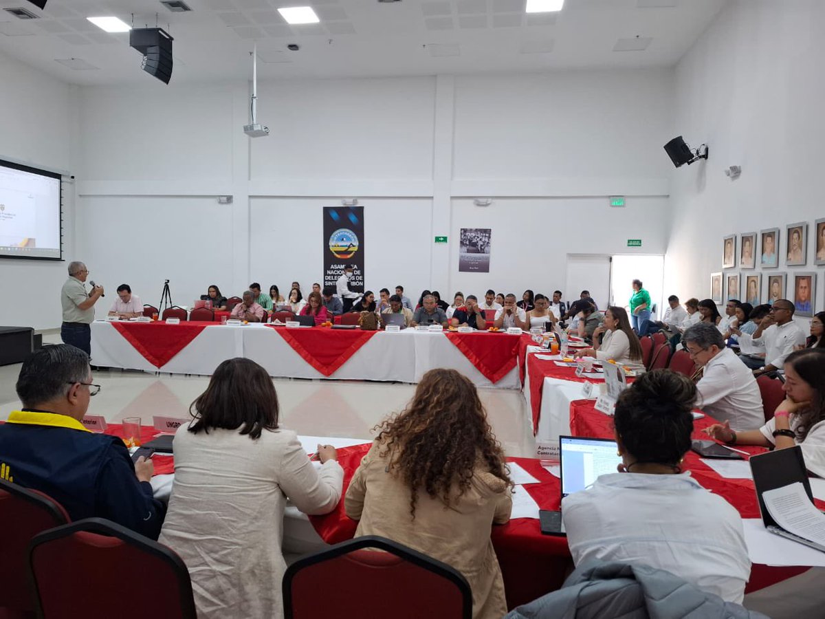 CGR_Colombia's tweet photo. 🚨Desde la Delegada para el sector población focalizada participamos en la 9️⃣ sesión del Consejo del #MESEPP en #Riohacha, un espacio clave para hacer seguimiento a las acciones orientadas a superar el estado de cosas inconstitucional declarado por la Sentencia T-302 de 2017 en favor de la niñez Wayúu. 👦🏽👧🏻

📌La @CGR_Colombia reafirma su labor de vigilancia, verificación y seguimiento al cumplimiento de las políticas públicas que garanticen los derechos a la alimentación, la salud, el agua y la participación de los niños y niñas Wayúu en #LaGuajira.