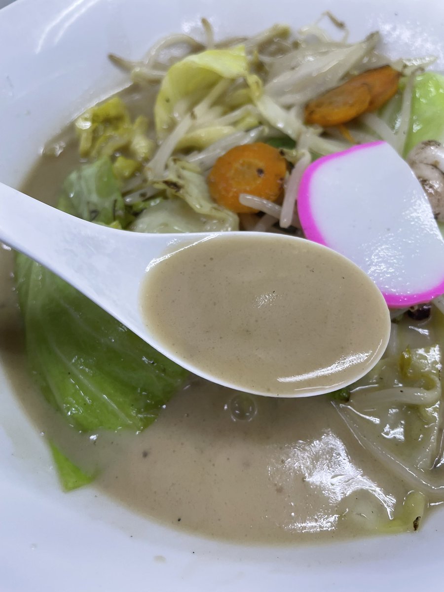DankichiMen's tweet photo. 26-34
ラーメン工房
チャンポン
久々に食べたくなり🚗
一口飲んで美味ェ😍となるクリーミースープは流石👍恐れずにブラぺをガシガシ振るのがワイ流。バチンと味が締まる
山盛り野菜と肉に魚介と食べ応えMAX👊もちっとした麺と絡めてすすると間違いなく美味ィ〜🤩
全ての調合が完璧、胃の中で幸せを合成 https://t.co/RCSYD3kZlx