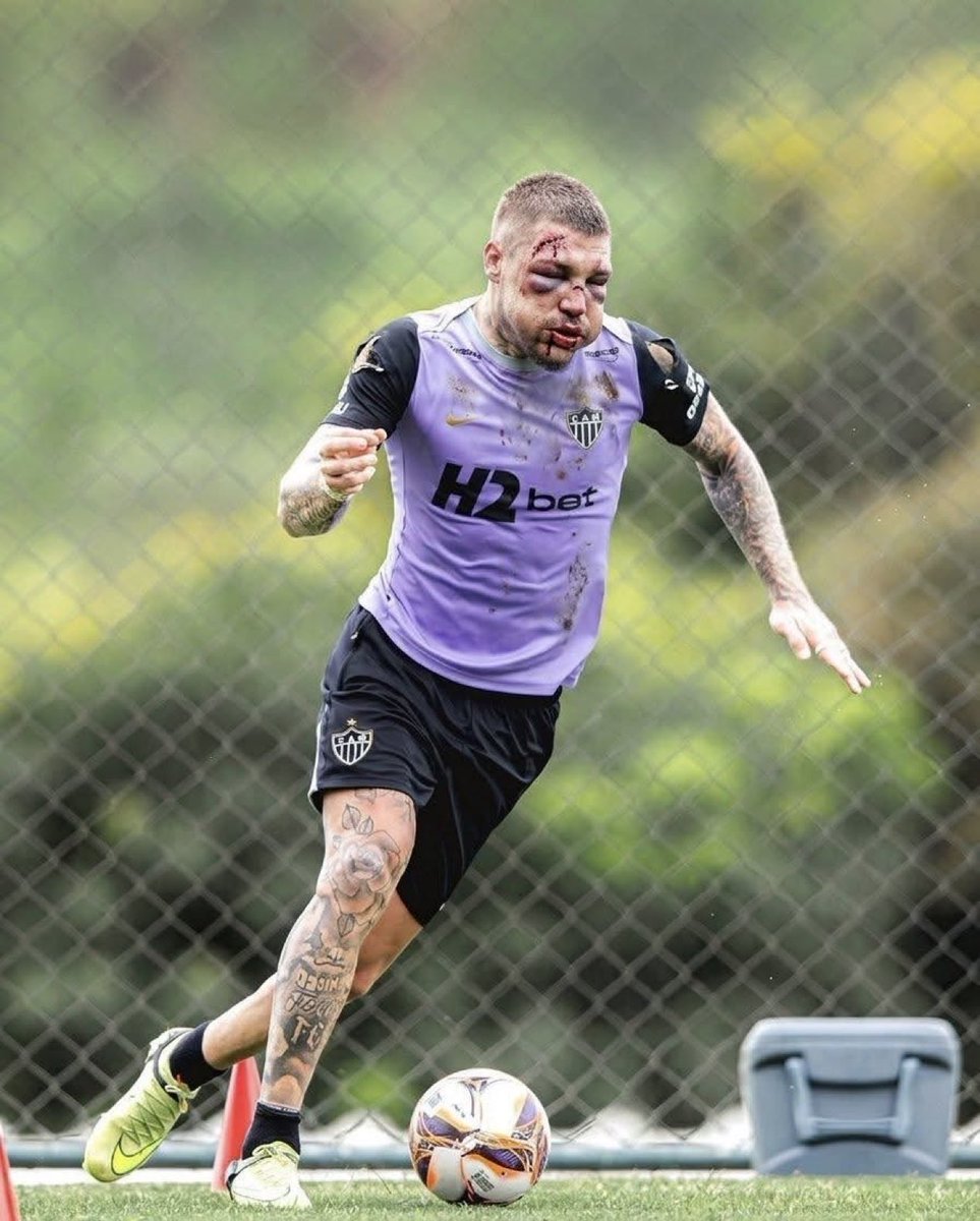 Lyanco really returned to training this morning after yesterday’s brawl in the Campeonato Mineiro final. 😳