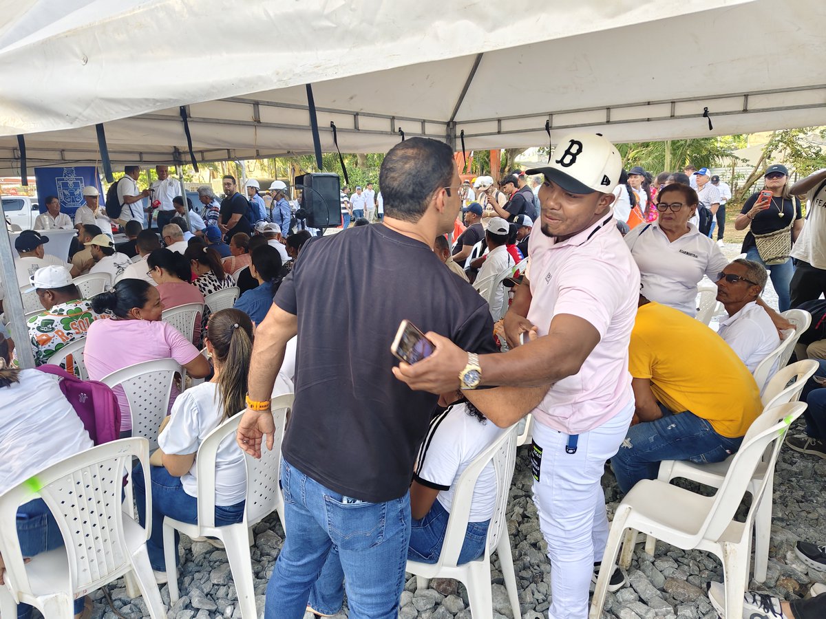 CarlosPElCholo's tweet photo. #PrimeraPiedra del tercer puente en la ciudad de Montería, con la presencia del alcalde @kerguelenhugo, un puente totalmente moderno, con cicloruta, paso peatonal y tendrá dos carriles. #SiLoDiceLoHace #MuchoAlcalde https://t.co/dXesIxCUYj