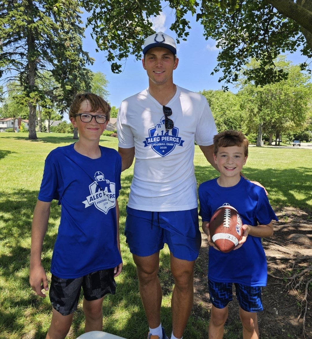 ColtsFireChief's tweet image. This family is ecstatic that @alecpierce is staying in Indy
Lets GOOOOOO!!!!!!!!!
@Colts #ColtsFamily #SuperFan @ColtsLife @IndyBlueCrew