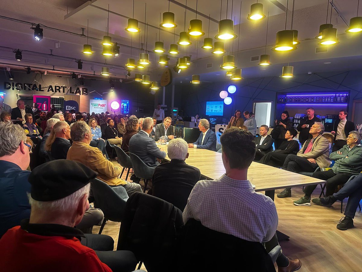 NSCzoetermeer's tweet image. Vanavond heeft onze lijsttrekker Rob Wessels deelgenomen aan het goed bezochte lijsttrekkersdebat van @Streekblad #Zoetermeer en @ZFMzoetermeer in het @CKCZoetermeer. In de gespreksronde waaraan hij deelnam kwamen #NSC-aspecten #GoedBestuur en #Bestaanszekerheid ruim aan de orde.