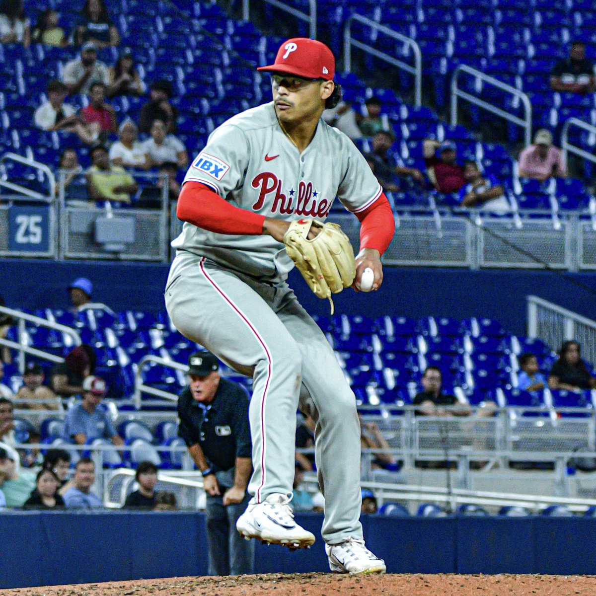 ÚLTIMA HORA: El lanzador zurdo venezolano, Jesús Luzardo, acuerda por 5 años y $135MM con los Phillies de Philadelphia. 

Vía: <a href="/JeffPassan/">Jeff Passan</a> / <a href="/JimSalisbury215/">Jim Salisbury</a> 

#RingTheBell | #ElExtrabase⚾️