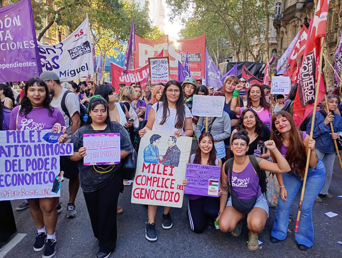 Un nuevo #8M nos encuentra en las calles con <a href="/myriambregman/">Myriam Bregman</a> y @Panyrosas porque somos las mujeres y diversidades las más golpeadas por la crisis social y la reforma laboral. También somos las que estamos en la resistencia como muestra la docencia de Catamarca 
#Niunamenos
