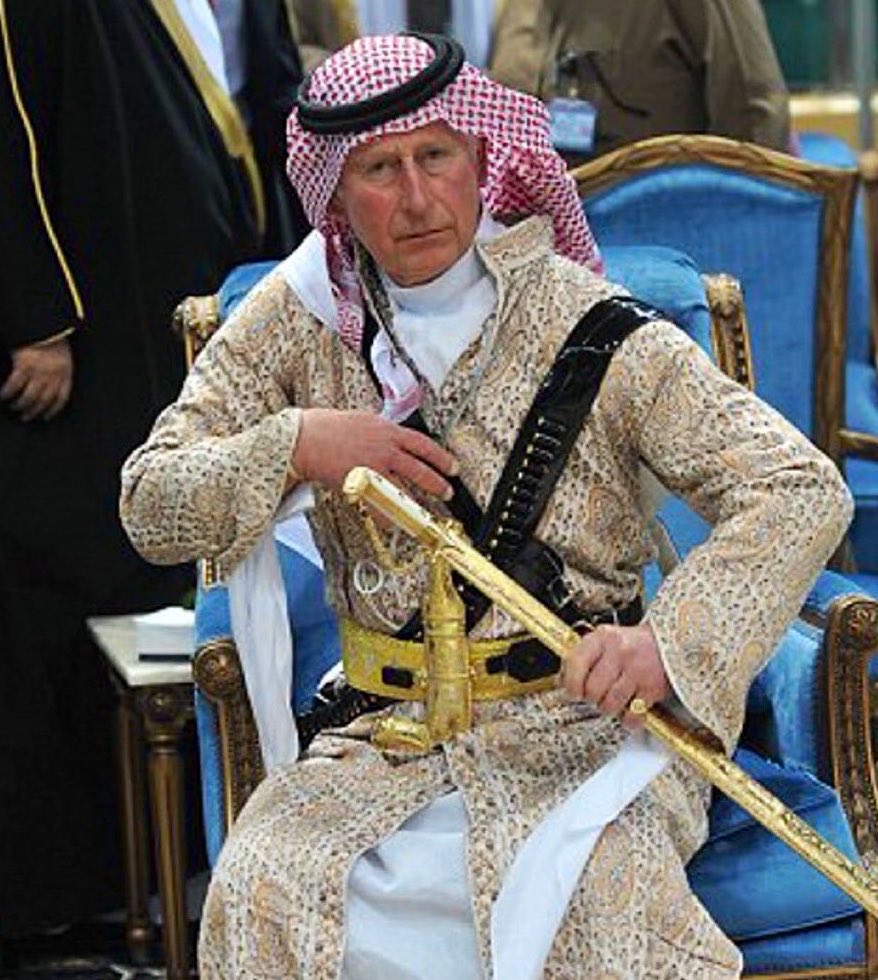 RygbiAmByth's tweet image. She still wears the same size, she wore as a young woman, too.

She exudes class &amp;amp; decorum.

What a symbol of #Britain she could have been. 

Charles does not represent Britain well, at all.
#NotMyKing