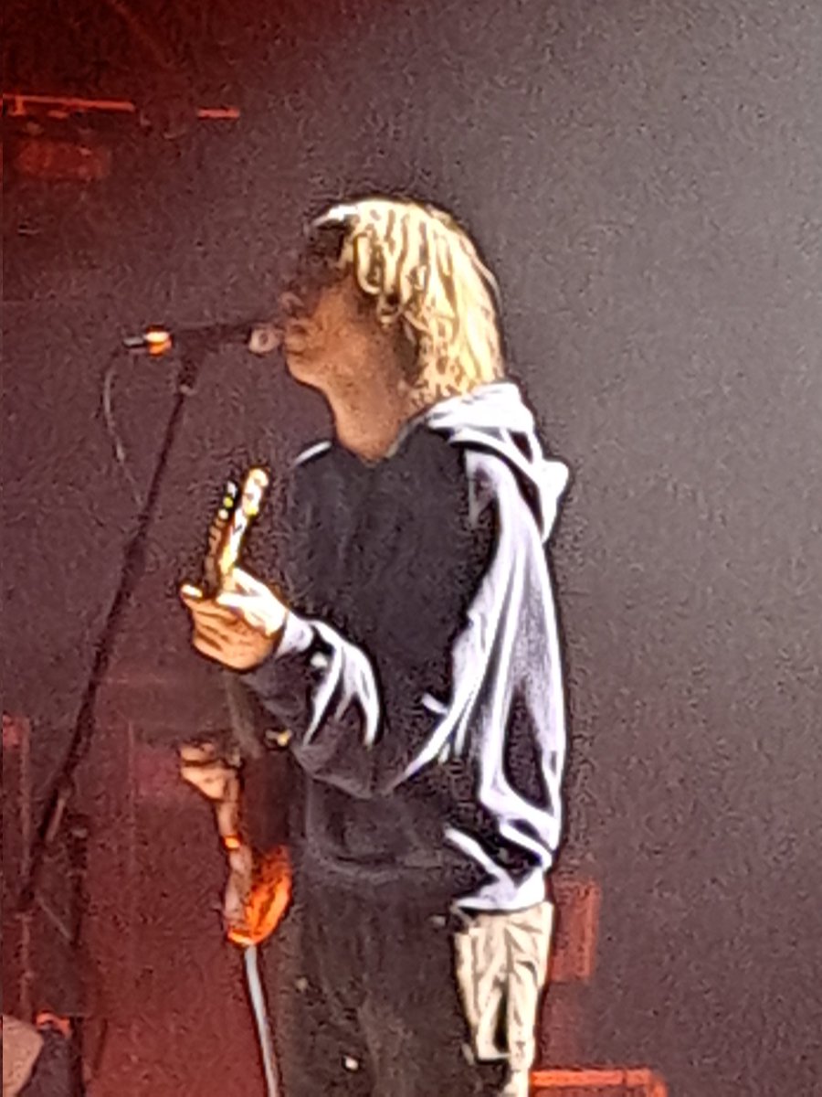 Believe the hype...

#Geese was zo ontiegelijk goed, kom woorden tekort om te omschrijven hoe hard we hebben staan genieten. Echt een cadeautje om ze nog in een zaaltje mee te pakken voor ze die ontgroeid zijn.