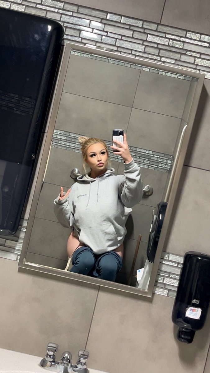 YourBabyAsh🍼 tweet media