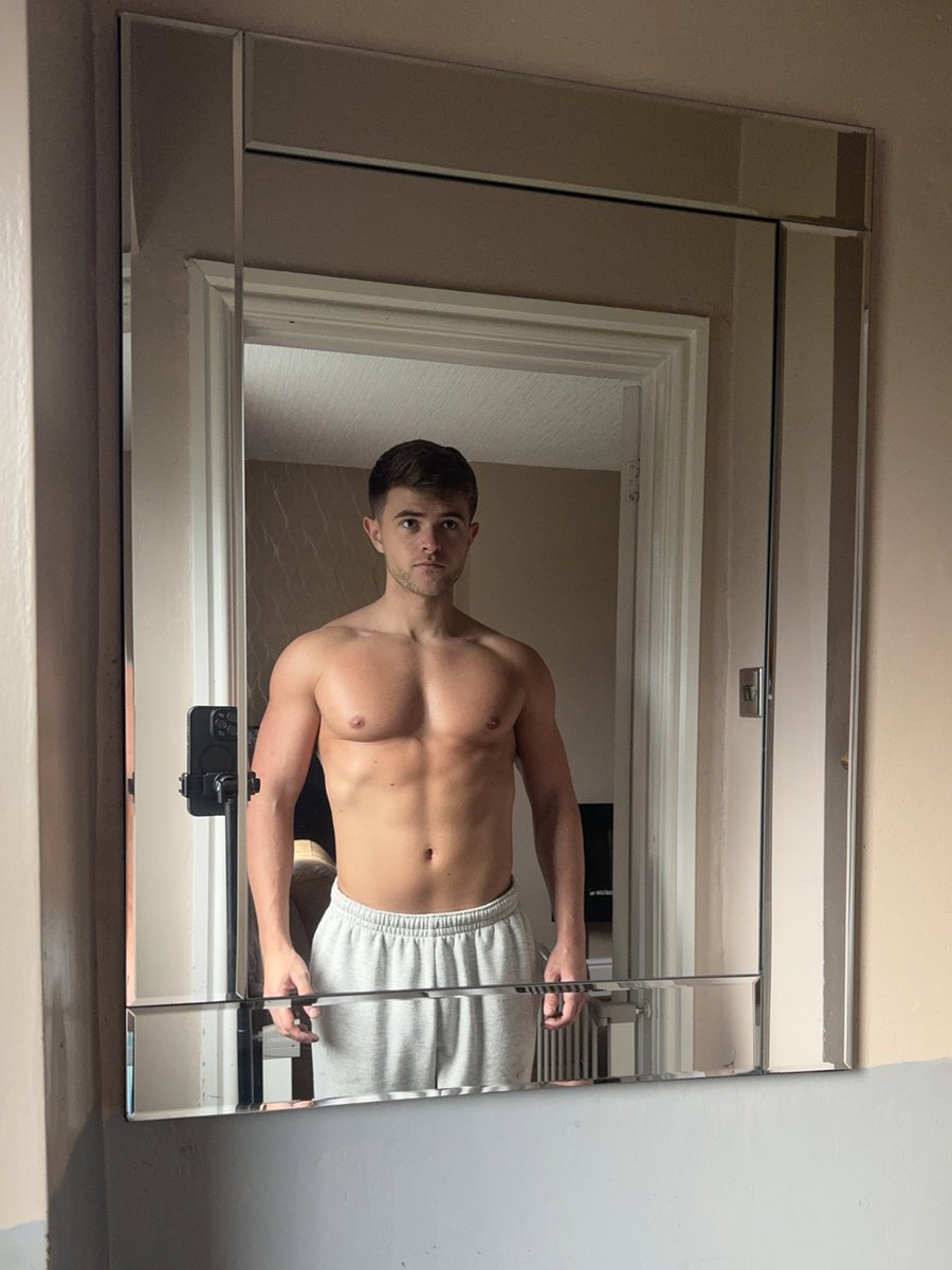 AlexRhodes98's tweet photo. Starting the week as I mean to go on🙏🏼 https://t.co/FvbiXd5XwT
