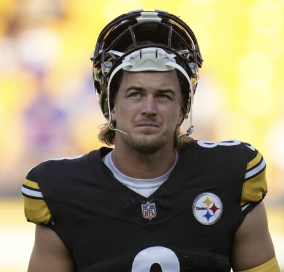 NFL_DovKleiman's tweet photo. 𝗕𝗿𝗲𝗮𝗸𝗶𝗻𝗴: Kenny Pickett has agreed to a one-year deal with the Panthers worth up to $7.5M, per @AdamSchefter https://t.co/0Odr4VuicJ