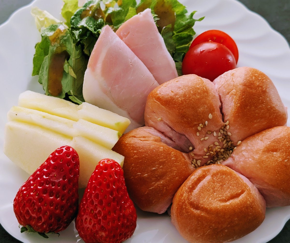 tmm_supino0017's tweet image. It's snowing this morning. I thought spring was coming, but it's still pretty cold. #breakfasttime