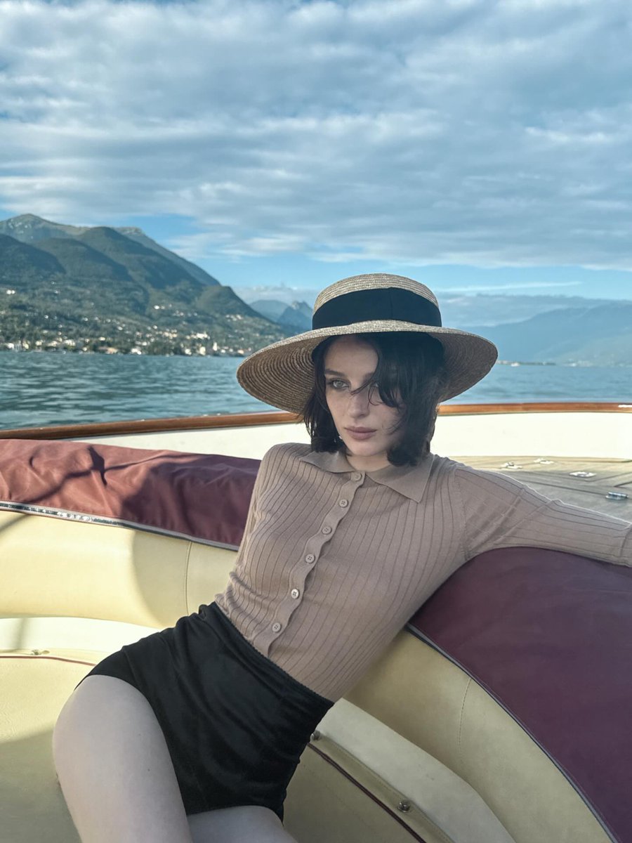 Daily Celebs tweet media