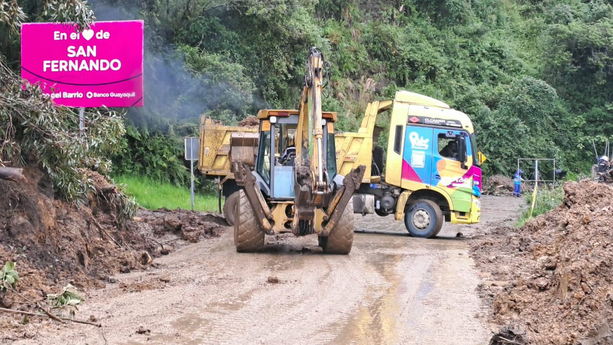 AzuayPrefectura's tweet photo. #Actualización #EmergenciasViales 🚧

✅ Habilitamos el paso en el sector del ingreso a la parroquia Chumblín, en la vía Girón - San Fernando. 🛻

Tras las afectaciones por las lluvias, trabajamos para recuperar la conectividad. 🛻

Conduce con precaución. 🌧️

#JotaLloretPrefecto https://t.co/6Gx9daxeWS
