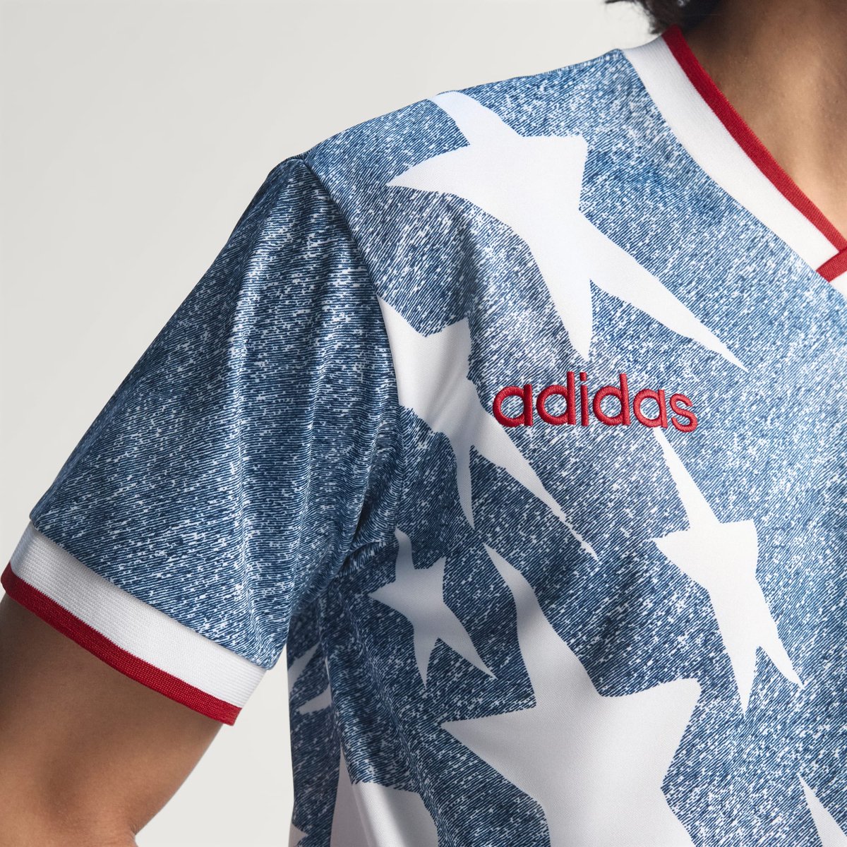 footballshirt's tweet image. Based on the design of the United States 1994 World Cup Away shirt, the adidas Denim Graphic Jersey has been unveiled.

Read more: footballshirtculture.com/new-kits/denim…

#ussoccer | Football Shirt Culture | Soccer Jersey | Camiseta de Futbol