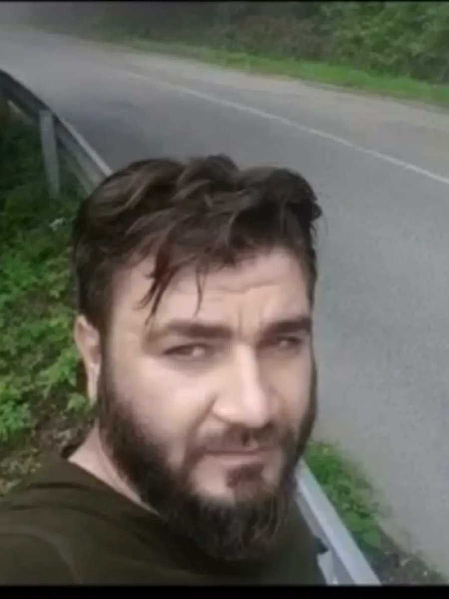 MChok7's tweet image. این قاتل رو فراموش نمیکنیم 
انزمانی که منفجر میشوید بدلیل این همه جنایت لذت می‌بریم
#KingRezaPahlavi #IraniansStandWithTrump #ThankYouNetanyah