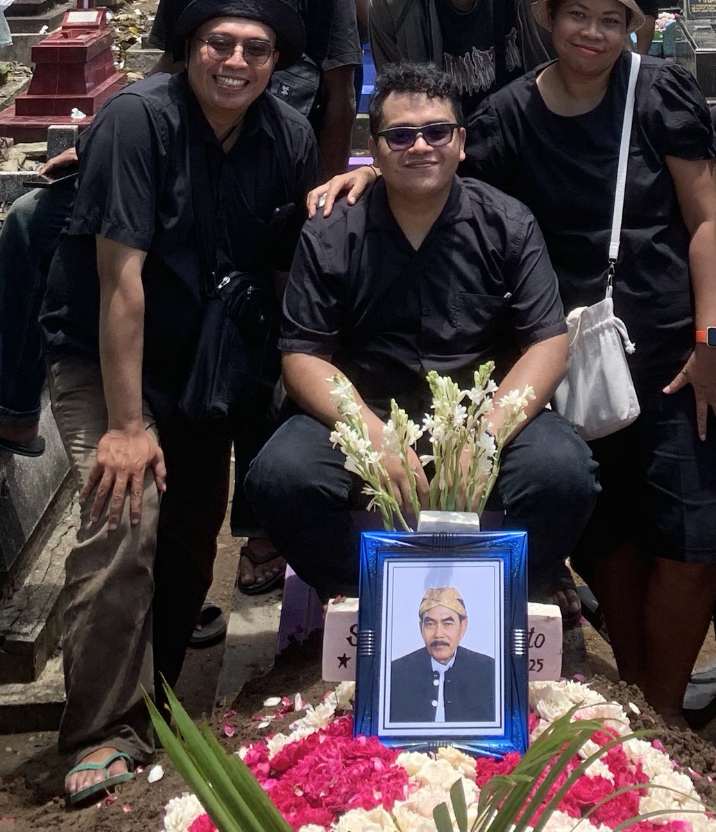 anggapenyuu's tweet photo. Miss u Pak https://t.co/LK7PYhNQ9e