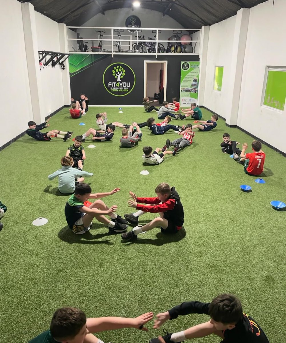 tommy_mulhern's tweet photo. Strong finish to a brilliant 4-week Strength &amp; Conditioning block with the Buncrana GaA U9’s 🏐

Functional ✔️ 
Explosive ✔️
Enjoyable ✔️ 
🟢⚪️🟡

Interested in Team-Based Athletic Development? Drop me a message for more information ℹ️ 📱  @buncranagaa https://t.co/QuLBUBsDwF