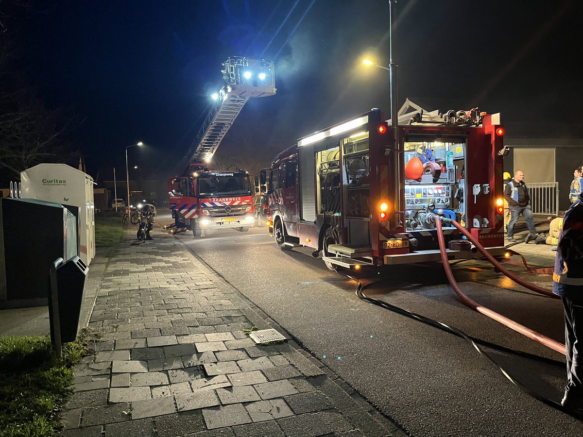 BrwKrabbendijke's tweet image. Vanavond hebben we een samenwerking oefening gehouden met brandweerrilland. En was brand ontstaan in houtbewerking bedrijf wat een doorslag veroorzaakte naar het pand er naast waar op dat moment een kinderverjaardag gaande was. Samen met brandweer Rilland,