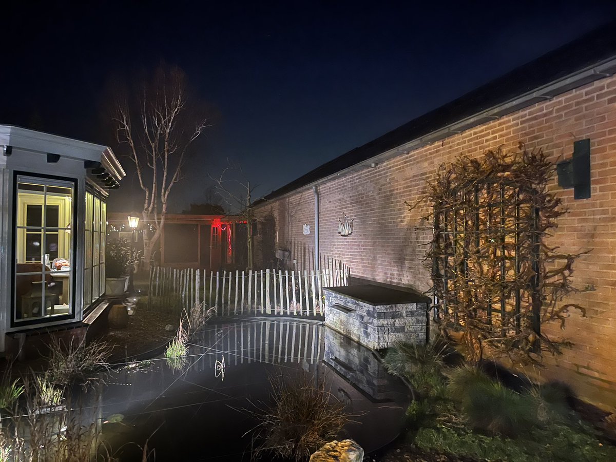 BrwKrabbendijke's tweet image. Vanavond hebben we een samenwerking oefening gehouden met brandweerrilland. En was brand ontstaan in houtbewerking bedrijf wat een doorslag veroorzaakte naar het pand er naast waar op dat moment een kinderverjaardag gaande was. Samen met brandweer Rilland,