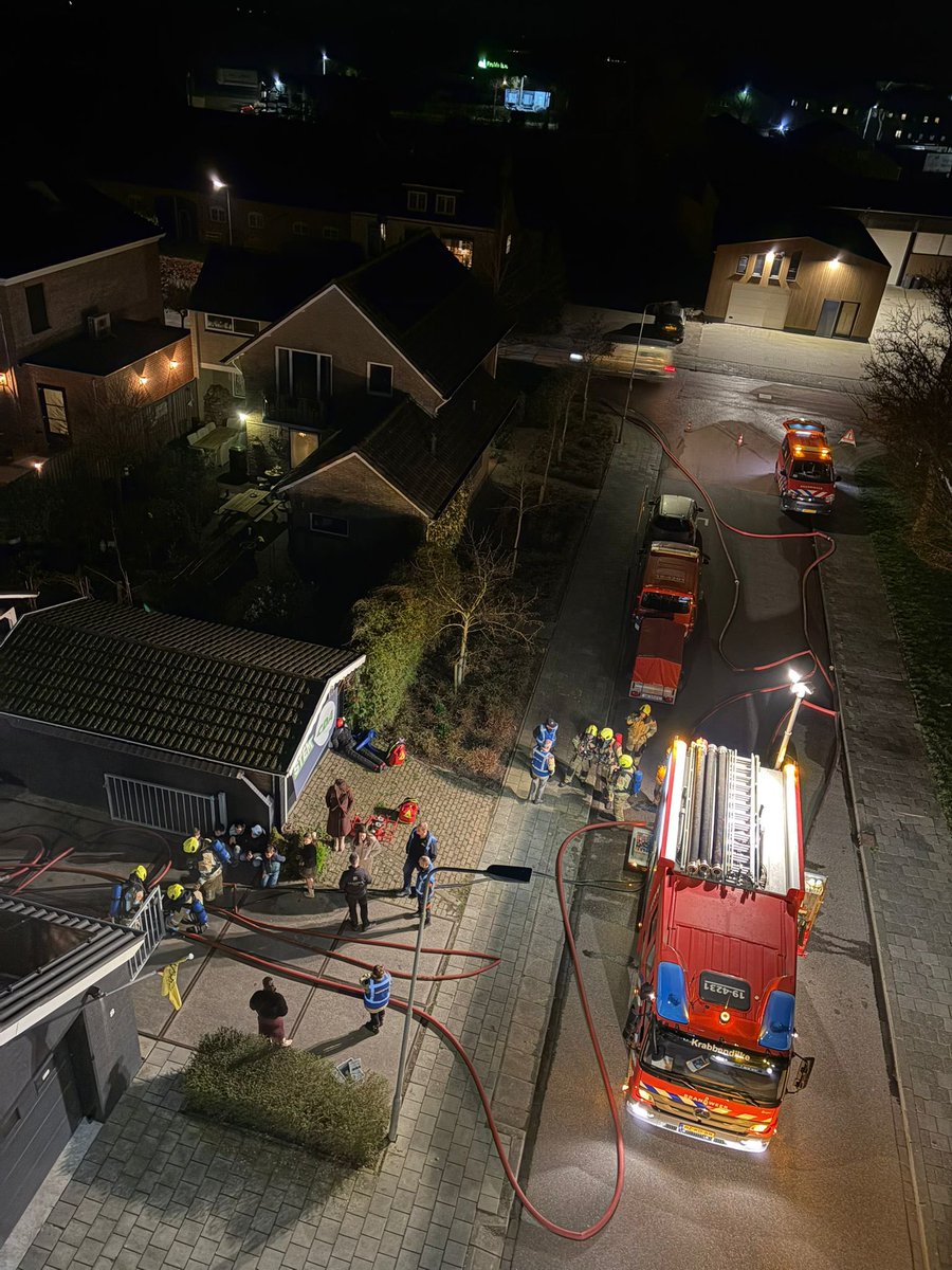 BrwKrabbendijke's tweet image. Vanavond hebben we een samenwerking oefening gehouden met brandweerrilland. En was brand ontstaan in houtbewerking bedrijf wat een doorslag veroorzaakte naar het pand er naast waar op dat moment een kinderverjaardag gaande was. Samen met brandweer Rilland,