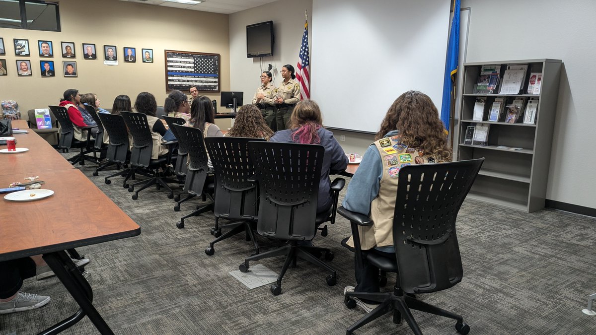 LVMPDEAC's tweet photo. LVMPD Explorers and their Advisors welcomed Girl Scouts Troop 402 to Enterprise Area Command. The Explorers discussed leadership and spoke about the Explorer program and the impact of policing in our community.  🚓 https://t.co/vVVMwIYaWx