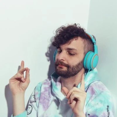 TLTarchive's tweet photo. Yoav Landau appreciation post!
None of us would be here without him, thank you for your compassion, talent and music that brings so many people together all over the world https://t.co/zJ5YYKGfu8