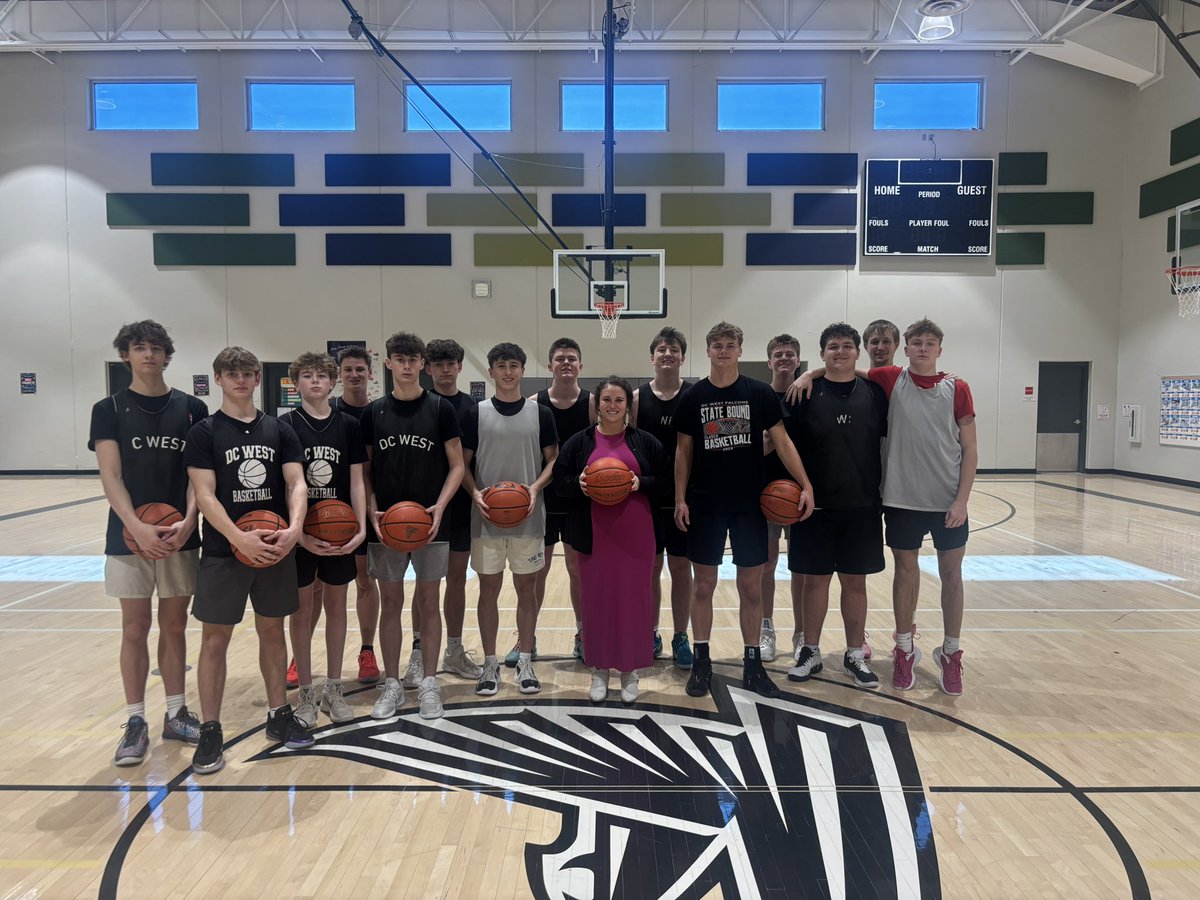 DCWestHoops's tweet photo. Thank you to Coach Marshall for being our guest speaker for our team today. Her word for the team was One. Focus in on One play at a time and stay together as One. Appreciate you stopping in and talking with our team! #dcwestpride #StayHumbleStayHungry https://t.co/o6JNbyh08N