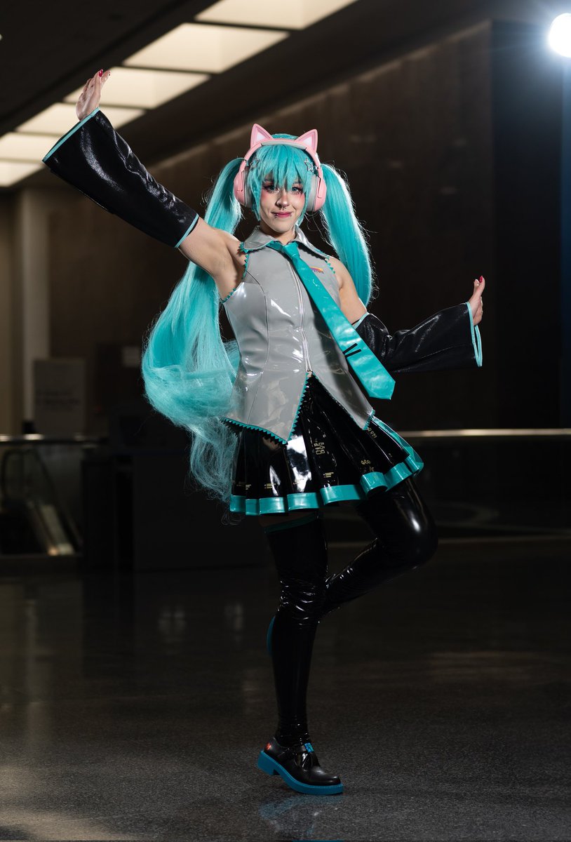 nya_nad's tweet photo. 𝗛𝗔𝗣𝗣𝗬 𝟯/𝟵 𝗠𝗜𝗞𝗨 𝗗𝗔𝗬! ──★ ˙✨ ̟ !!

Let's commemorate our favorite virtual diva together today!~ I always love seeing all the Miku cosplays and art on my feed this day 🥹🩵

📸 sonnesop on IG
#39 #MikuDay #HatsuneMiku https://t.co/M190uCfgVQ
