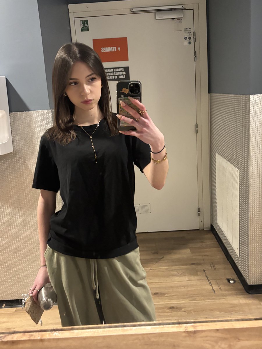 𝙇𝙖𝙪𝙧𝙖 🪽 tweet media