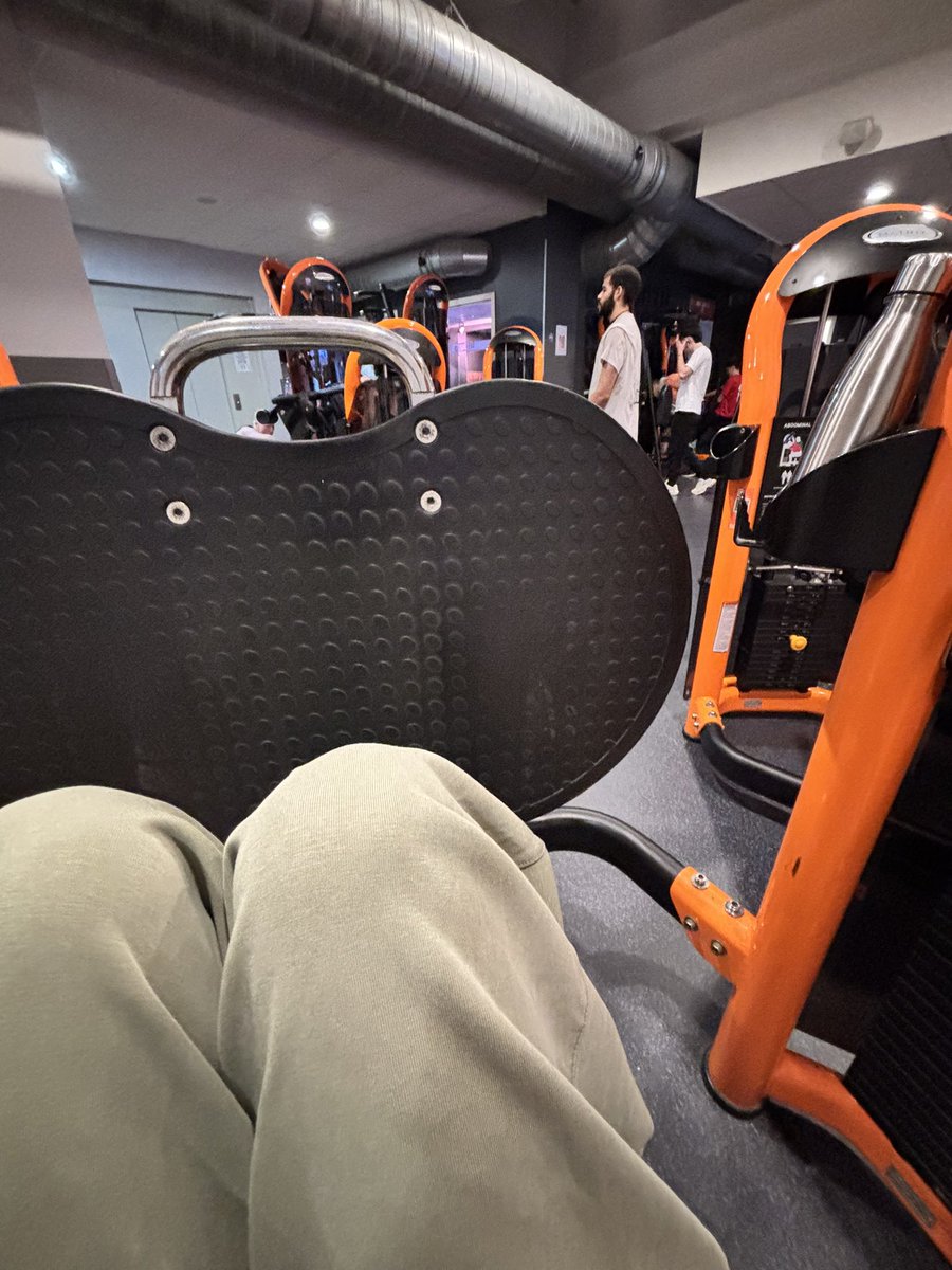 𝙇𝙖𝙪𝙧𝙖 🪽 tweet media