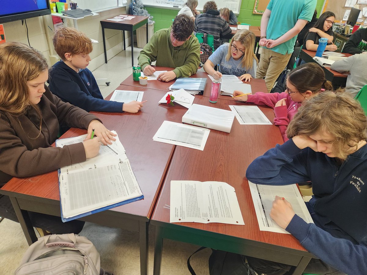 MrsCharlesRCSHS tweet media