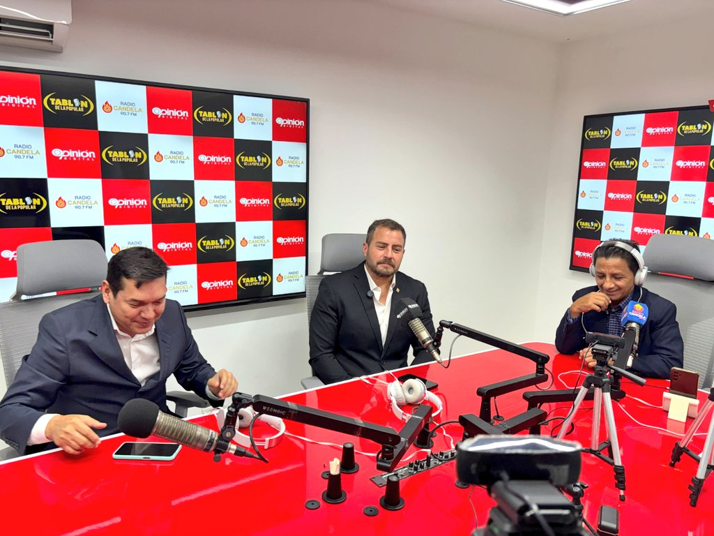 GoberElOro's tweet photo. 📌 Trabajo en territorio, diálogos con la ciudadanía y acciones concretas para El Oro. 🇪🇨

El gobernador Francisco Xavier Minuche Verdaguer brindó una entrevista a Radio Candela y al medio digital El Tablón de la Popular donde abordó temas clave para la provincia.
#ElNuevoEcuador https://t.co/58o8eAH0bu