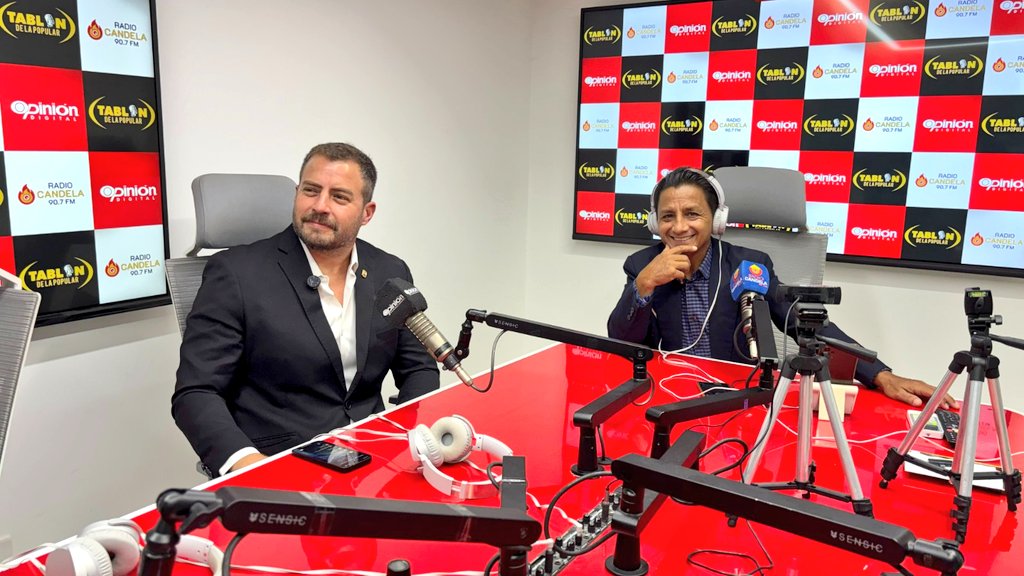 GoberElOro's tweet photo. 📌 Trabajo en territorio, diálogos con la ciudadanía y acciones concretas para El Oro. 🇪🇨

El gobernador Francisco Xavier Minuche Verdaguer brindó una entrevista a Radio Candela y al medio digital El Tablón de la Popular donde abordó temas clave para la provincia.
#ElNuevoEcuador https://t.co/58o8eAH0bu