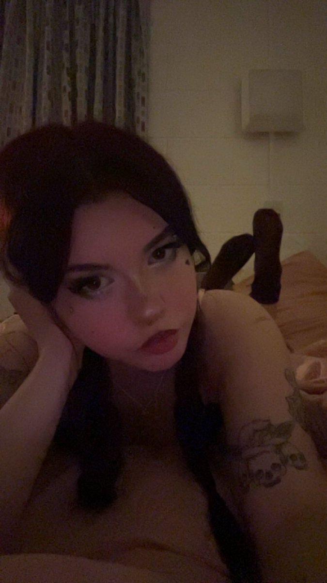  𝒍͟ady in 𝗿𝗲𝗱. tweet media