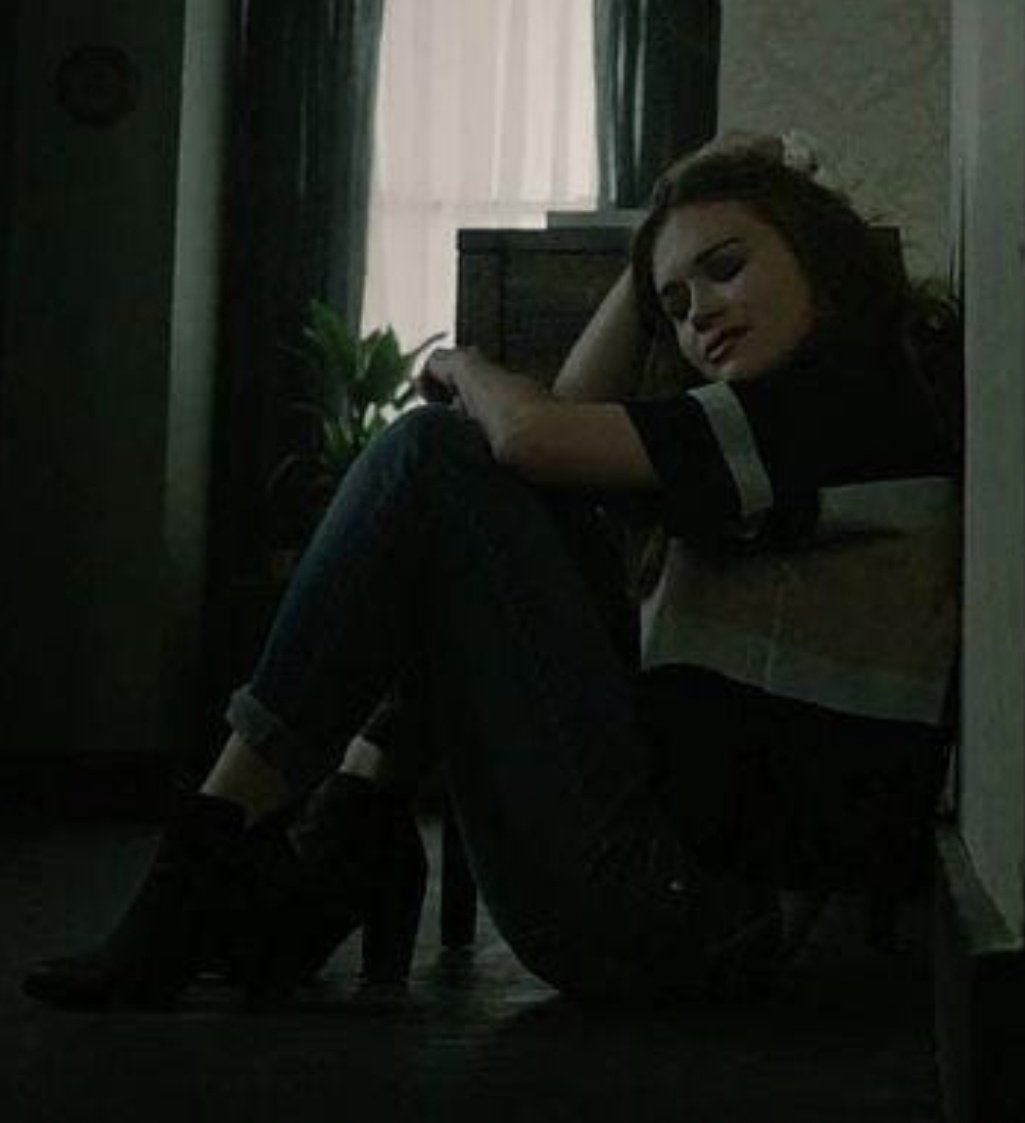 #٢٠رمضان 
#SoloPactoEnEstaMondá 

لاادري كيف اتنسى شعوري. غصه بقلبي تأكل أجزاء روحي 
ودموعاً ساخنه. تتساقط ع خدي كالجمر. 
آآآآآآه.ع تلك الصرخه التي تريد أن تشق قلبي لتخرج آه ع نفسي القديمه. وطيبة قلبي التي علمتني دروساً لن أنساها. 😔💔