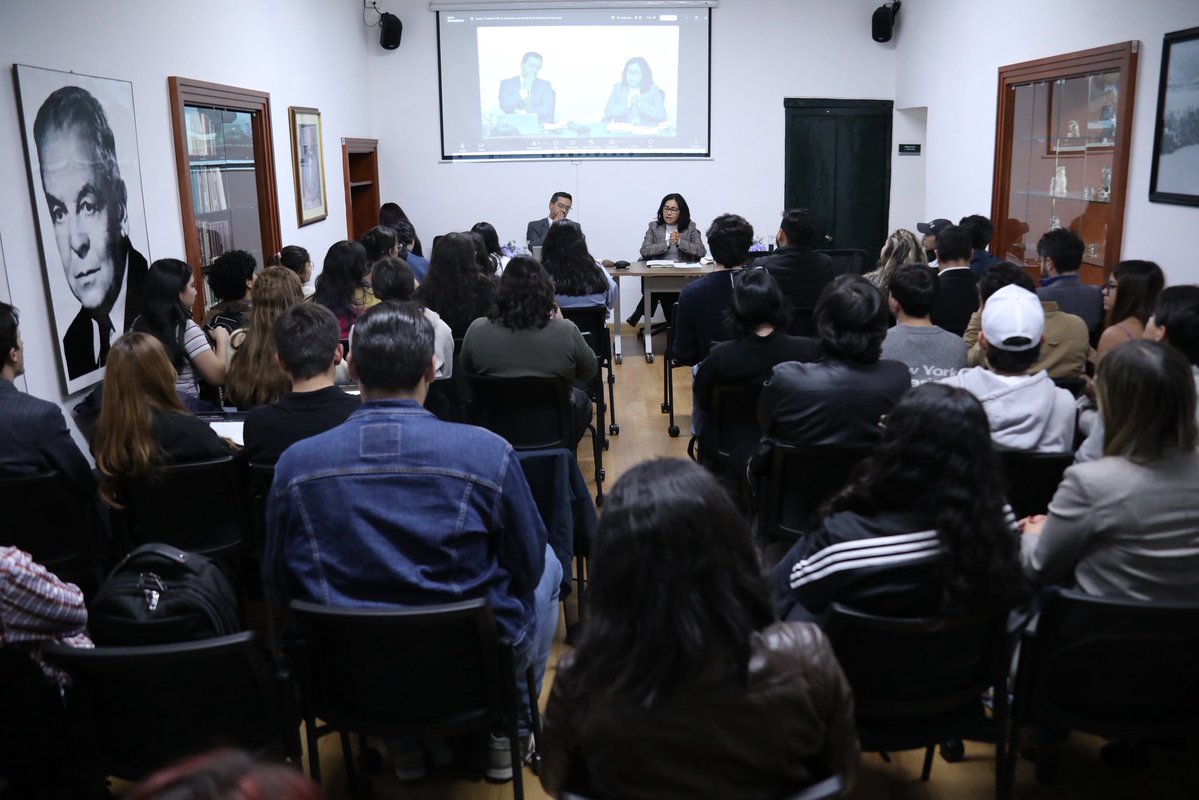 Departamento de Derecho Constitucional- UExternado tweet media