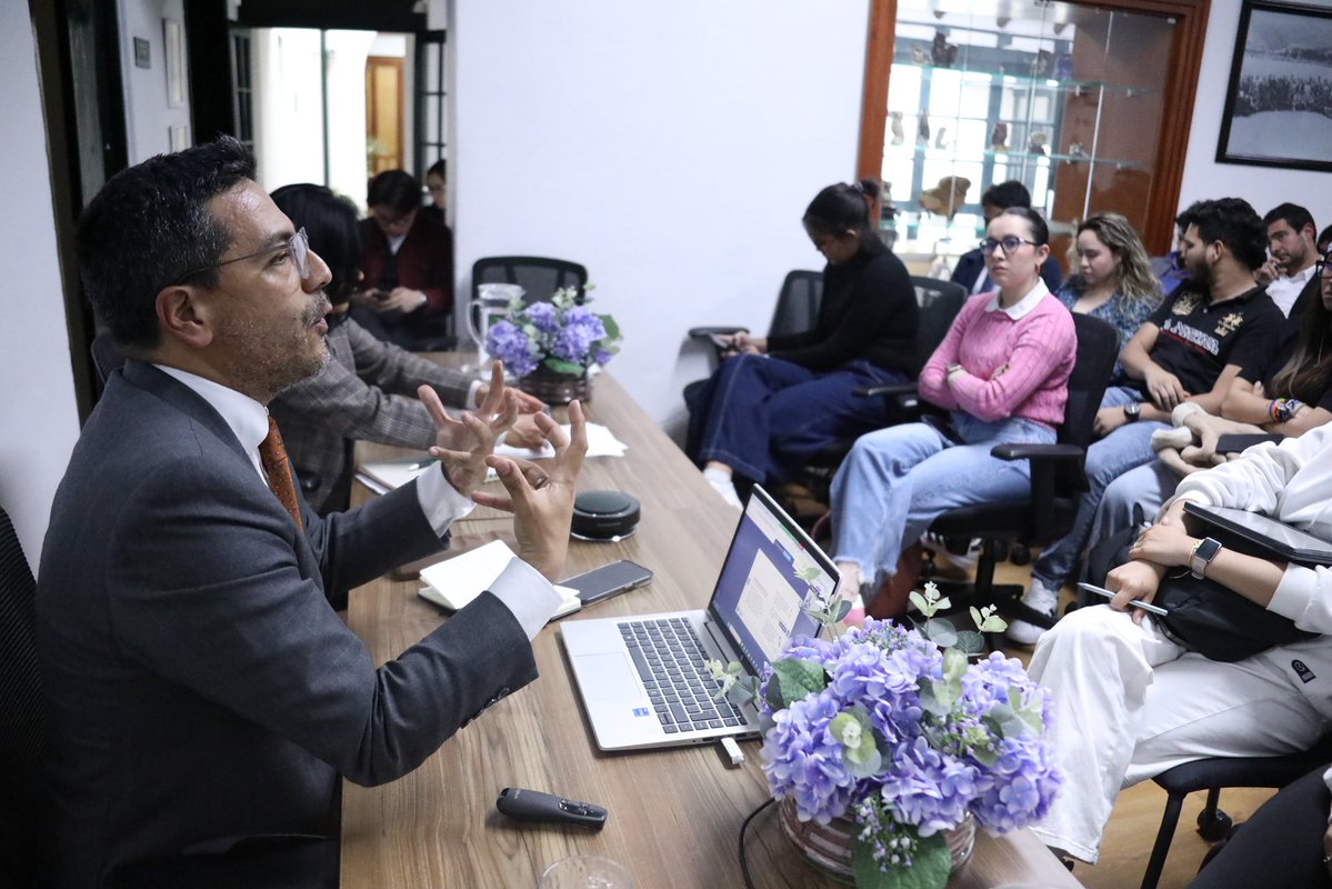 Departamento de Derecho Constitucional- UExternado tweet media