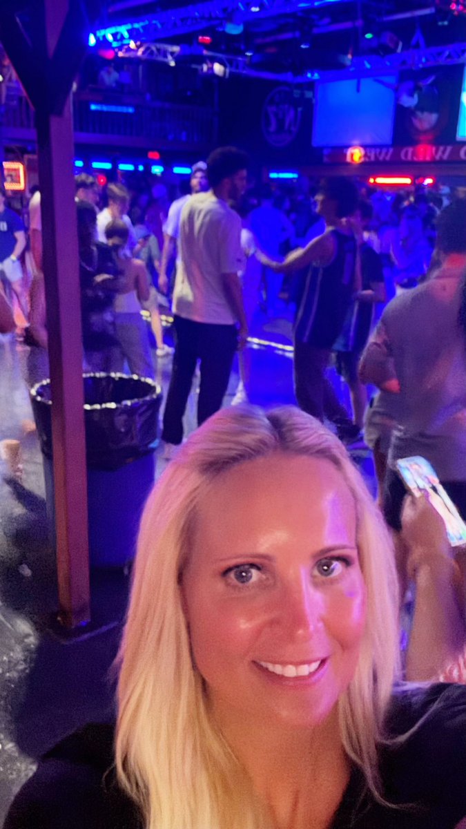 JamiePerry_JPSN's tweet image. Shooters in Durham was so fun after the Duke/unc game.  It was cool to see Cam, Nik and Sebastian in there.  #Duke4lyf