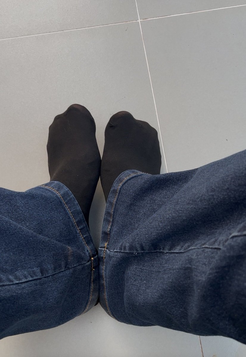 CasaldeBotas's tweet photo. Vem me ajudar a tirar as meias com aquele cheirão do dia todo suando dentro da bota 🦶🏻 🥾44, pensa em um cheiro bom demais.

Vídeos lá no 🍊 link na bio https://t.co/LVa1NdmO8b