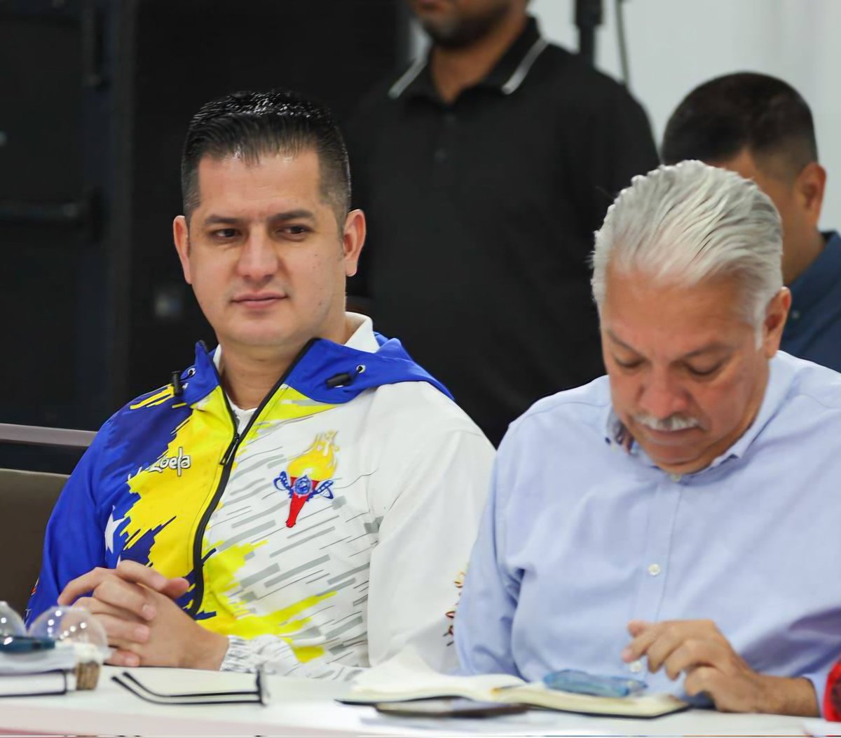 MervinMaldonad0's tweet photo. Valoramos el éxito de la Consulta Popular Nacional en la Dirección Nacional del @partidopsuv y trazamos agenda de trabajo con el pueblo 🇻🇪
​
​Por la Paz, el bienestar de Venezuela y la liberación del Presidente @nicolasmaduro y la 1era Dama Diputada @florescilia 💯

#9Mar https://t.co/Sox7OXN5VB