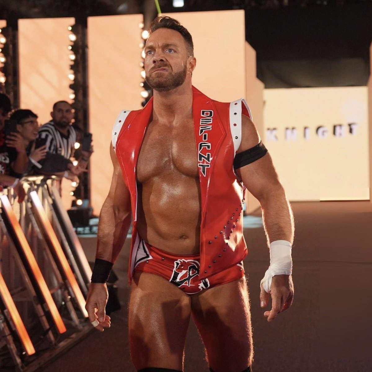 With everybody sayin’… ♘ NOT @RealLAKnight tweet media