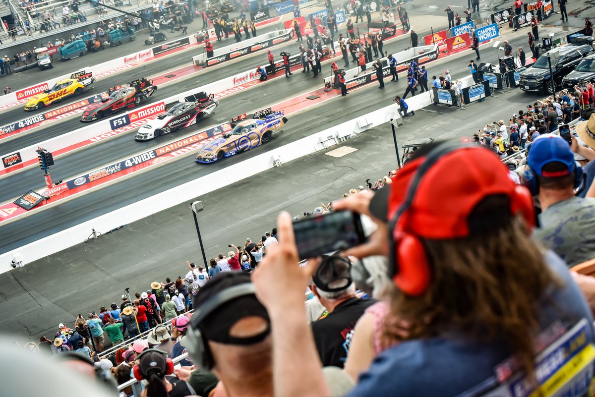 zMAX Dragway tweet media