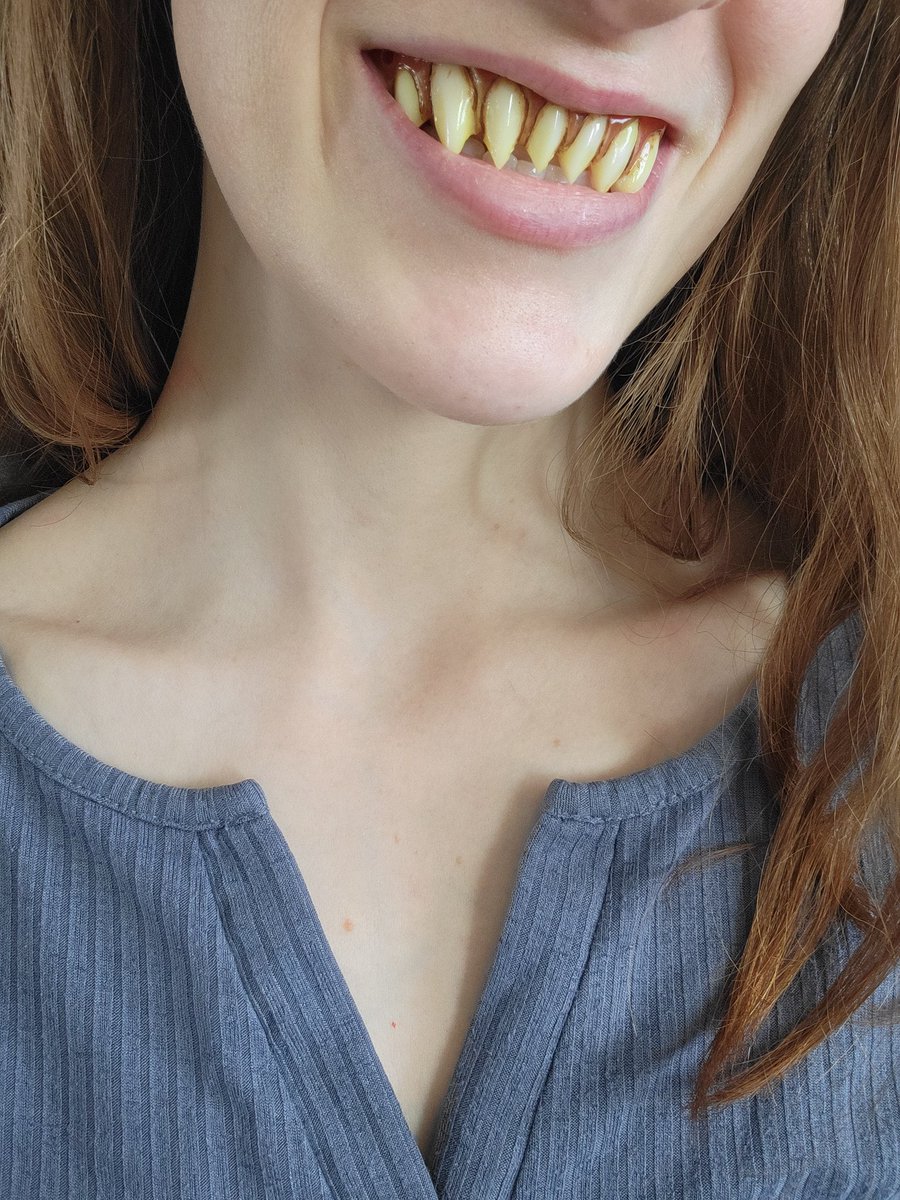 kat_the_hylian's tweet photo. Shoulders finished! I think my caco pillow approves lol
I've also been getting the right accessories for this cosplay, such as the teeth. I'm only able to wear the top row bc sadly I have an underbite so it'll be hard to wear the bottom row 🙄
Chest piece is next!
#doomcosplay https://t.co/8nnfLNNKPr